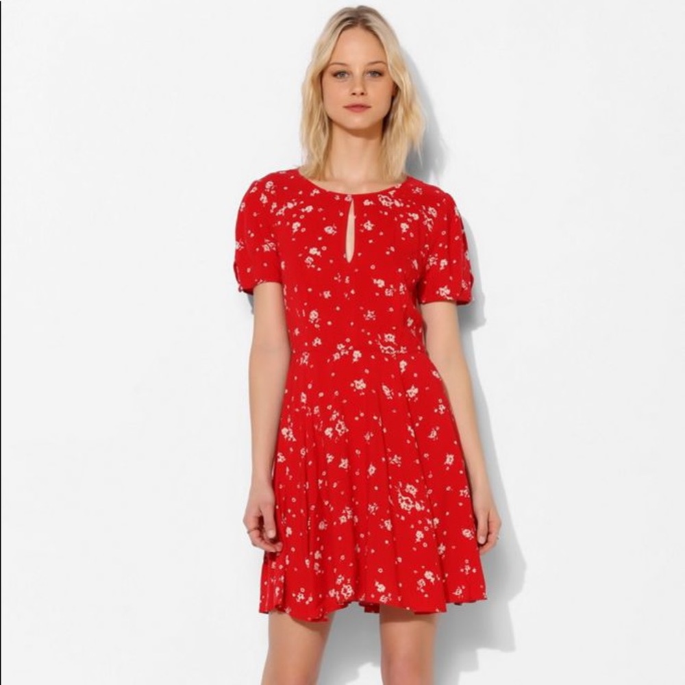 UO Kimchi Blue- Short Sleeve Keyhole Cut Out